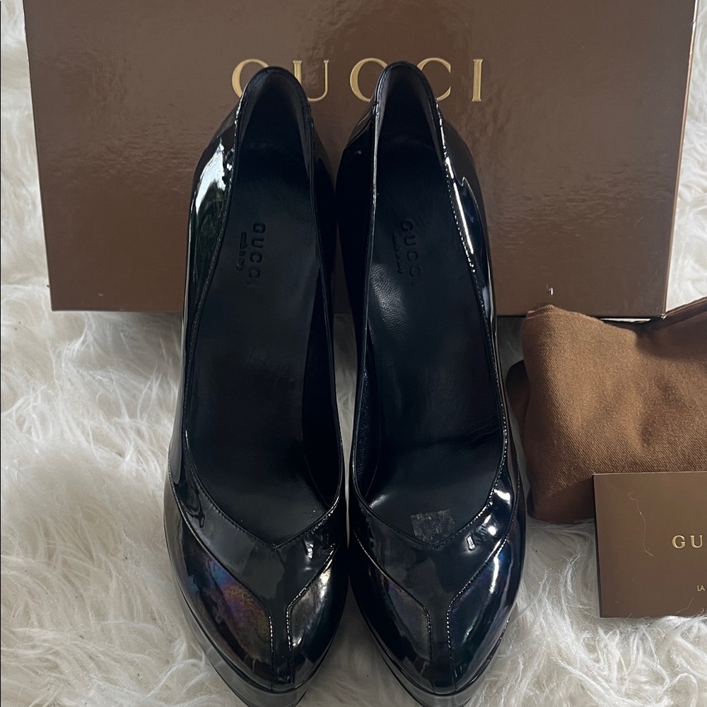 Gucci Black Patent Leather Heels - Picture 2 of 13